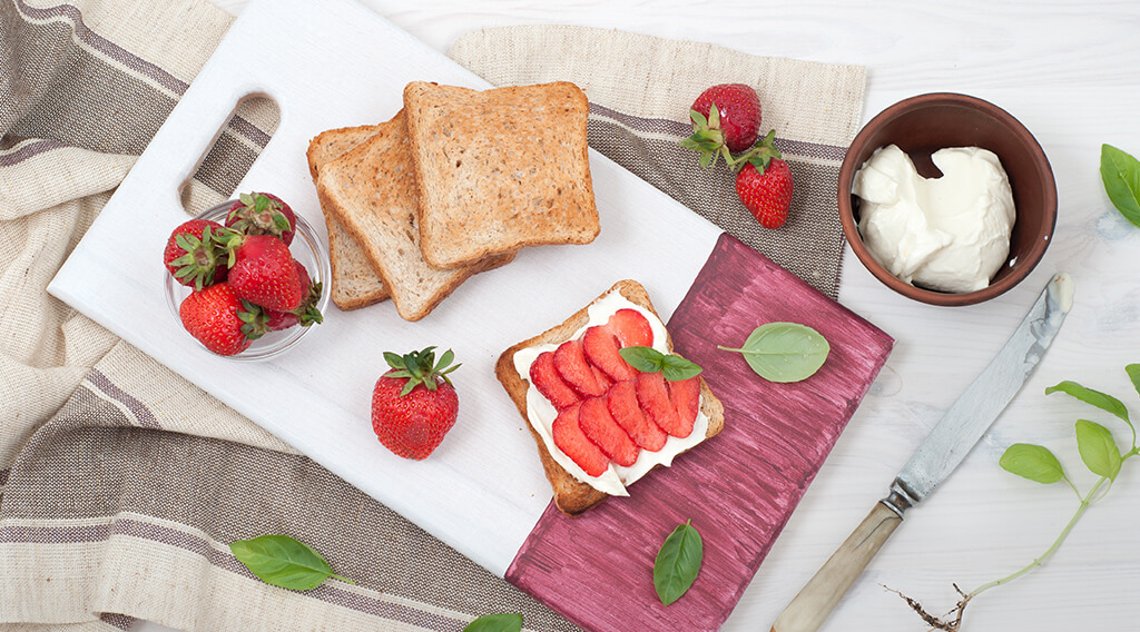 Sandwich de Queso Crema con Fresas